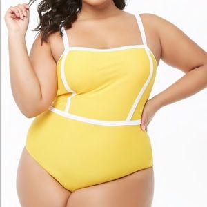 Plus sized yellow swimsuit☀️ never worn!